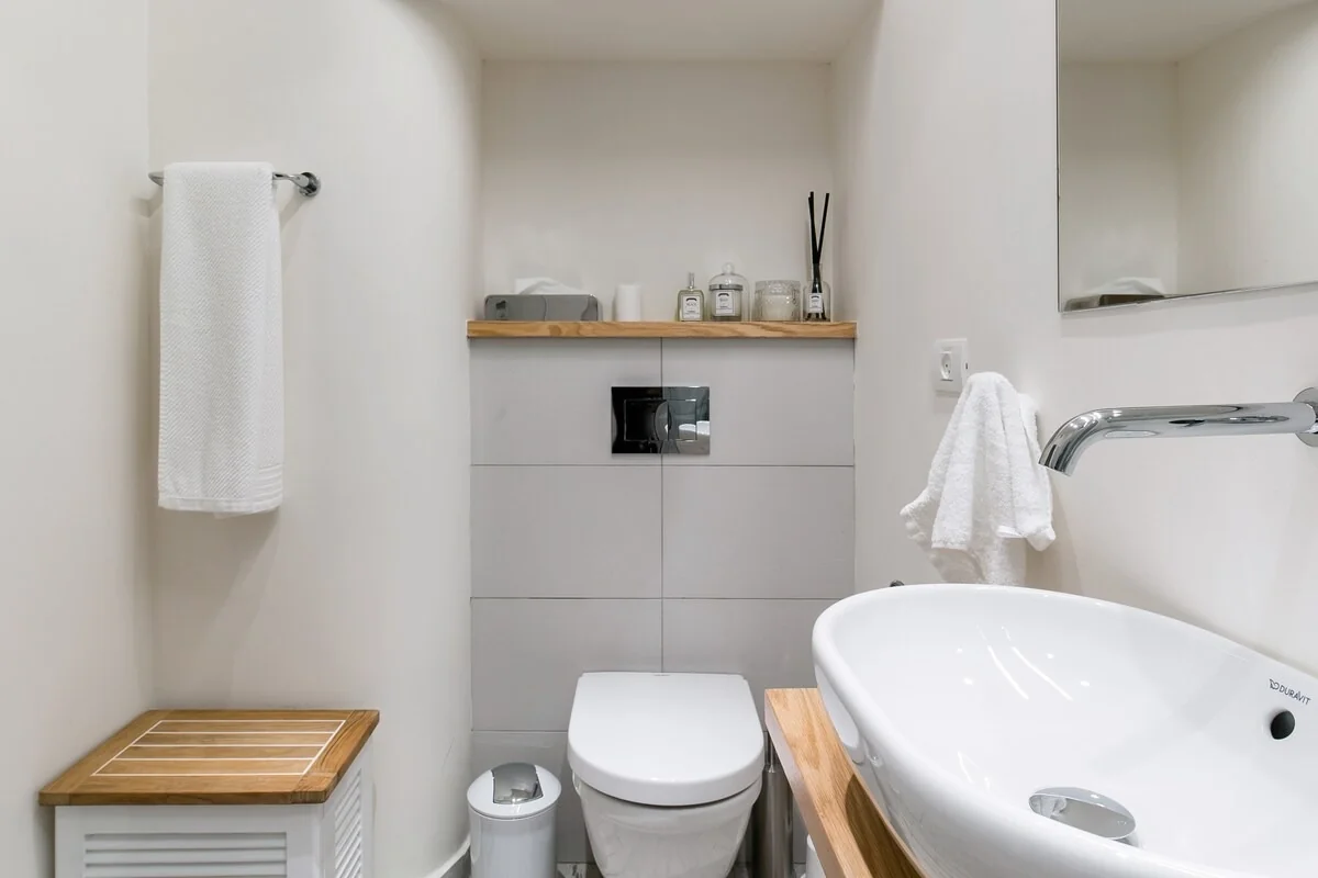 Full Bathroom 1 - Photo 2
