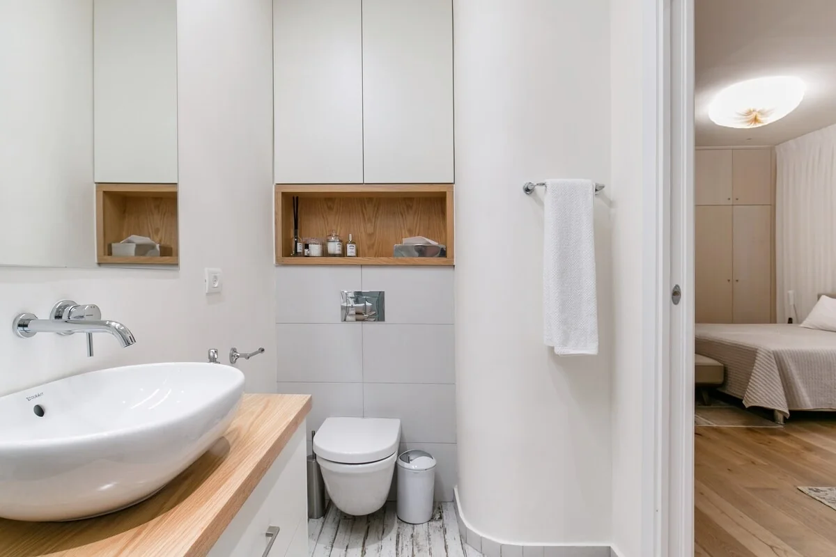 Full bathroom 2