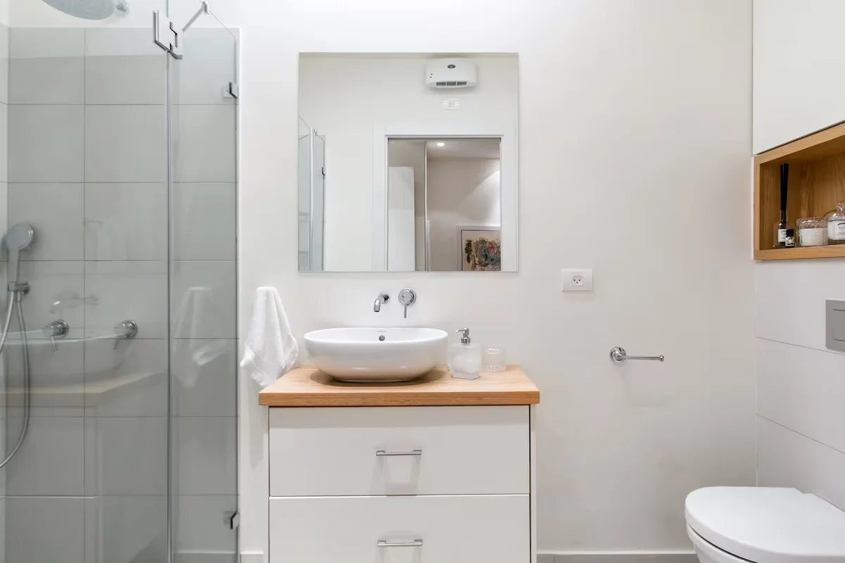 Full Bathroom 2 - Photo 2