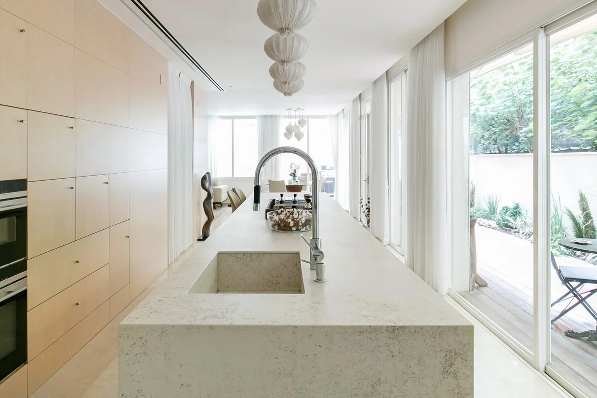 Full kitchen