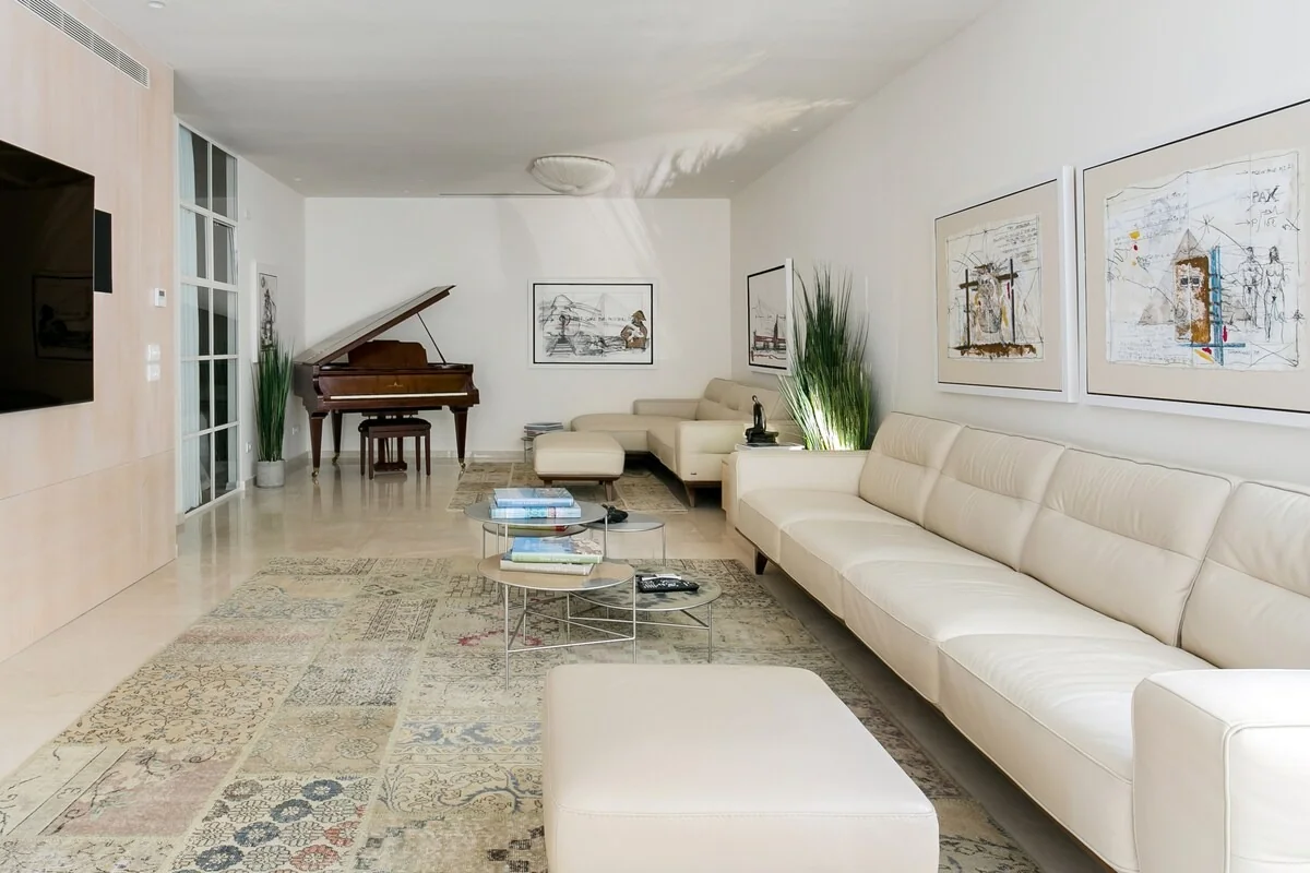Living Room - Photo 3