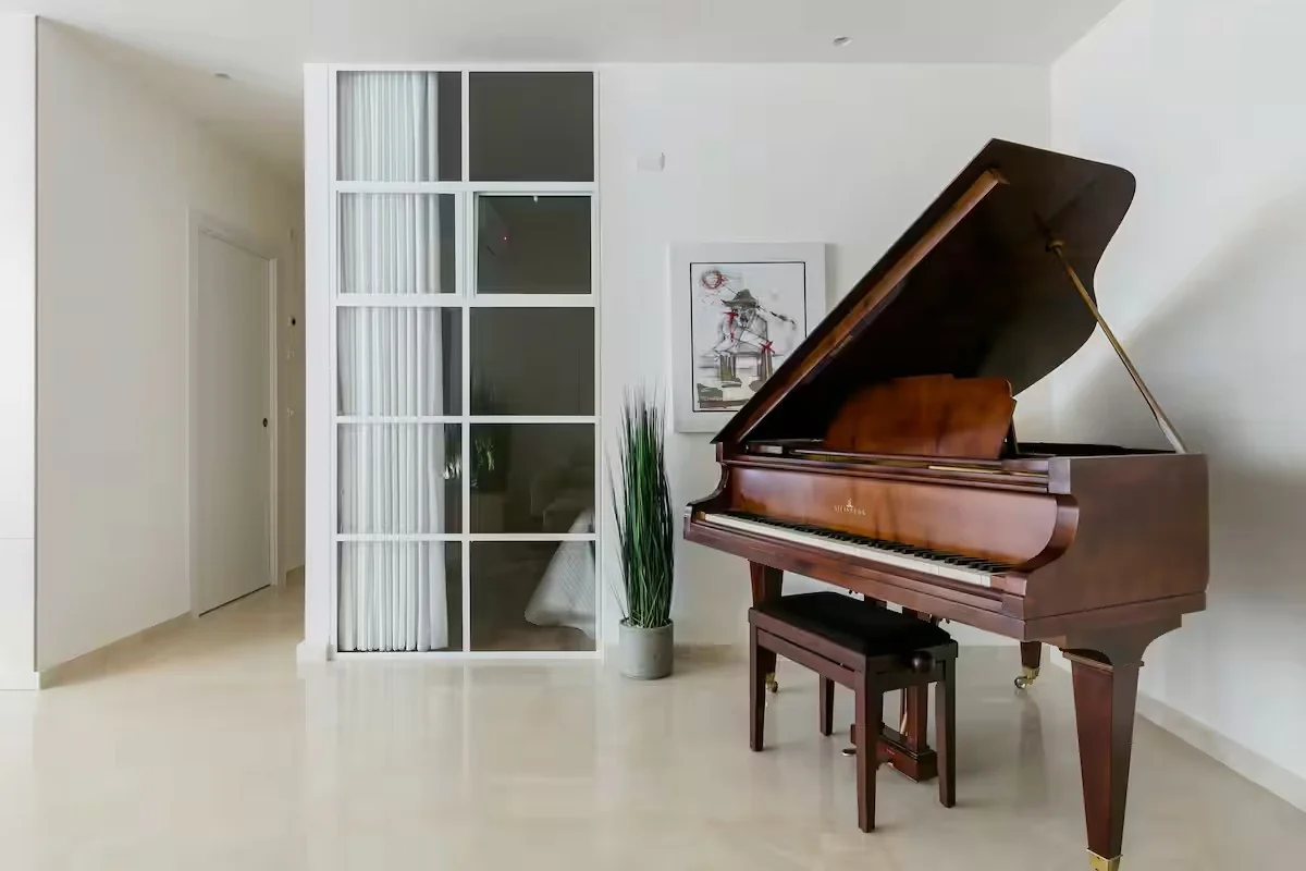 Living Room - Photo 8
